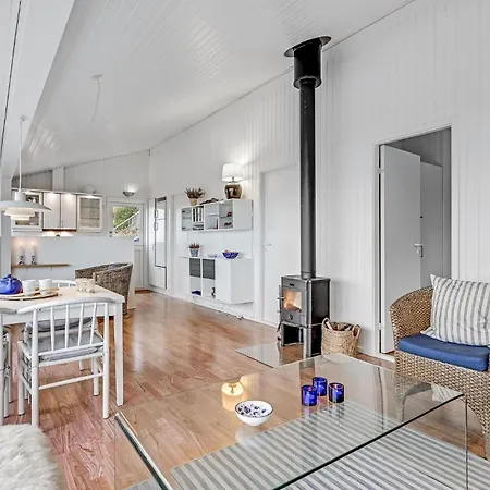 Kystvejen Ix Holiday home *